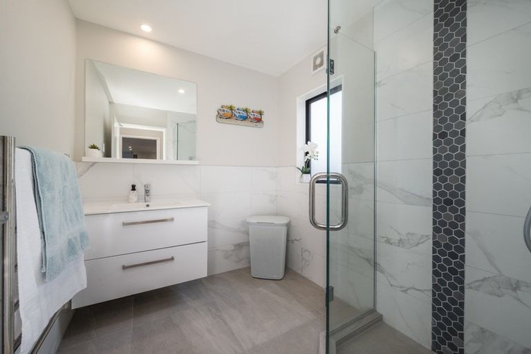 Photo of property in 118a Gracechurch Drive, Flat Bush, Auckland, 2016