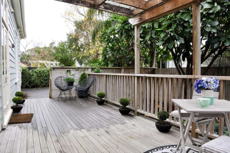 Photo of property in 22a Summer Street, Stanley Point, Auckland, 0624