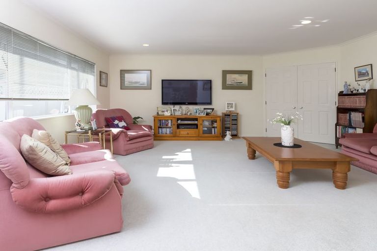 Photo of property in 1/1 Amberwood Drive, Northpark, Auckland, 2013