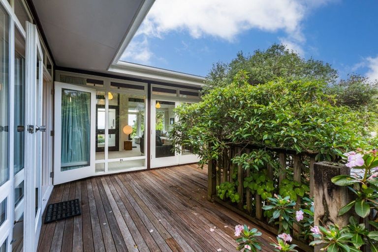 Photo of property in 5 Christina Grove, Normandale, Lower Hutt, 5010