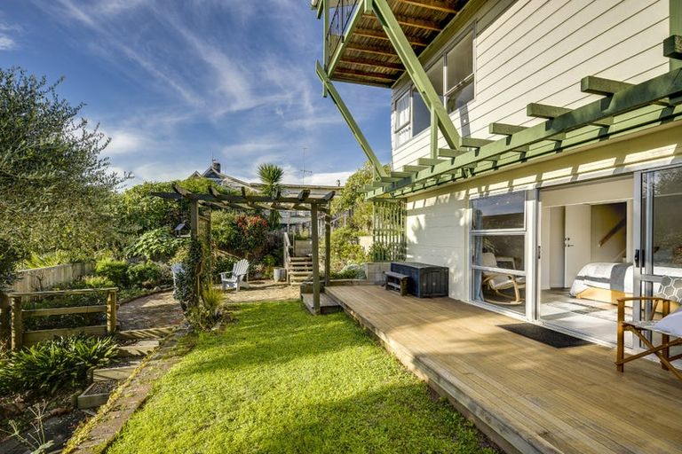 Photo of property in 18 Hadfield Terrace, Bluff Hill, Napier, 4110