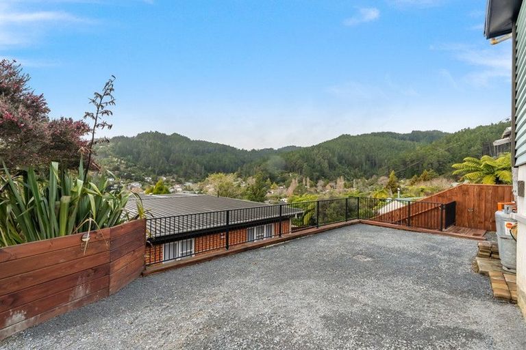 Photo of property in 51 Wyndham Road, Pinehaven, Upper Hutt, 5019