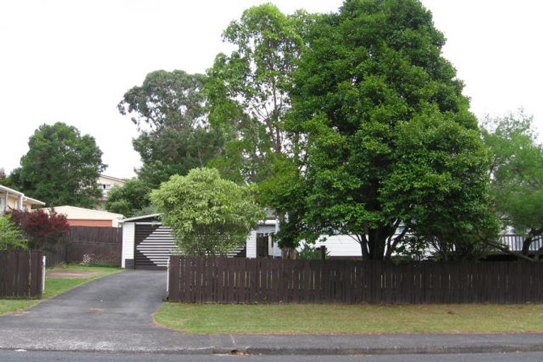 Photo of property in 2 Longreach Drive, Sunnyvale, Auckland, 0612
