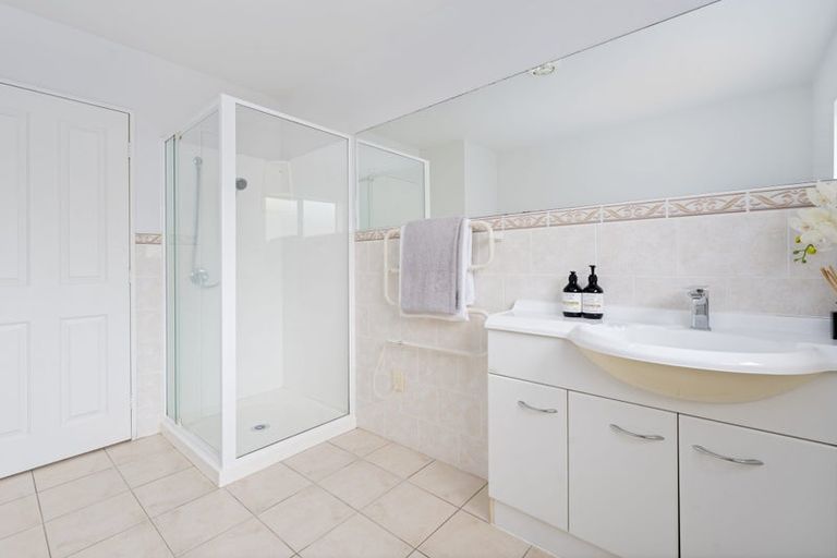 Photo of property in 2 Ferngrove Avenue, Ranui, Auckland, 0612