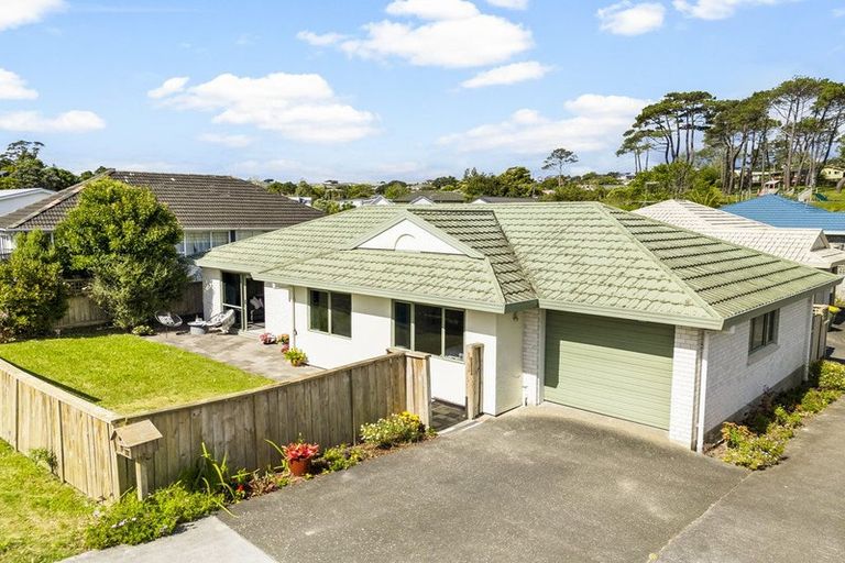 Photo of property in 1/919 Whangaparaoa Road, Manly, Whangaparaoa, 0930