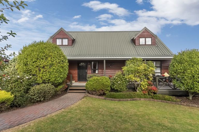 Photo of property in 6 Channing Crescent, Botany Downs, Auckland, 2010