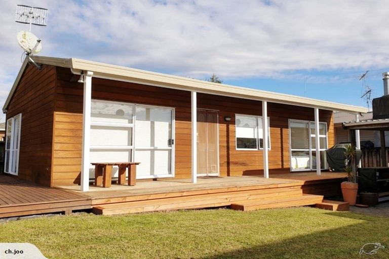 Photo of property in 2/29 Seine Road, Forrest Hill, Auckland, 0620