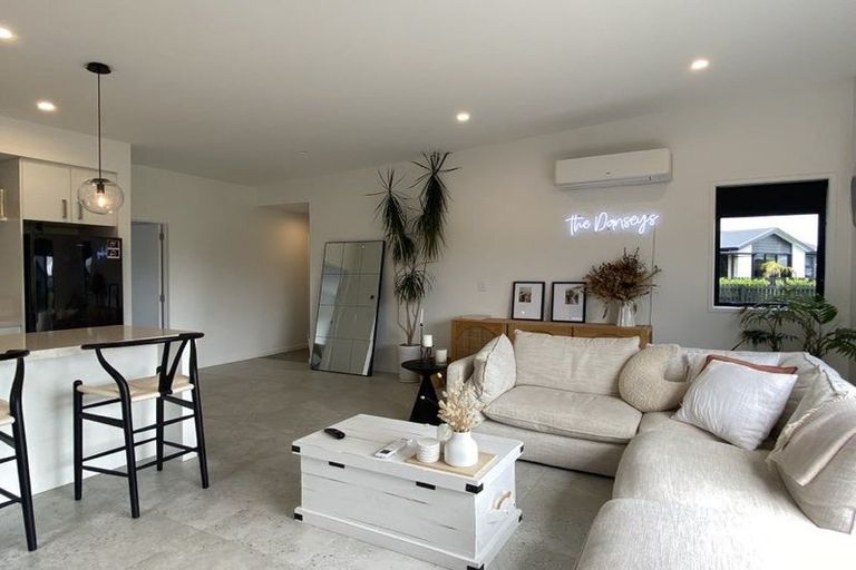 Photo of property in 10 Tangaroa Place, Poike, Tauranga, 3112