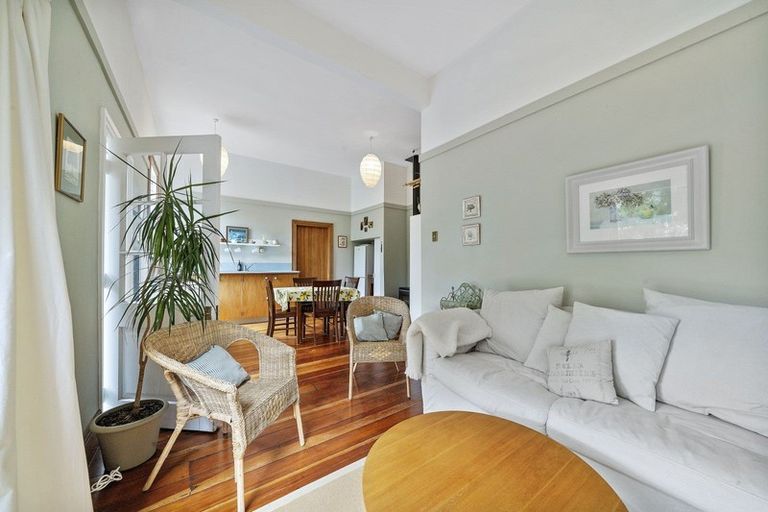 Photo of property in 35 Strasbourge Street, Martinborough, 5711