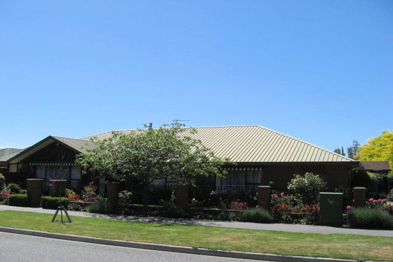 Photo of property in 77 Hawthornden Road, Avonhead, Christchurch, 8042