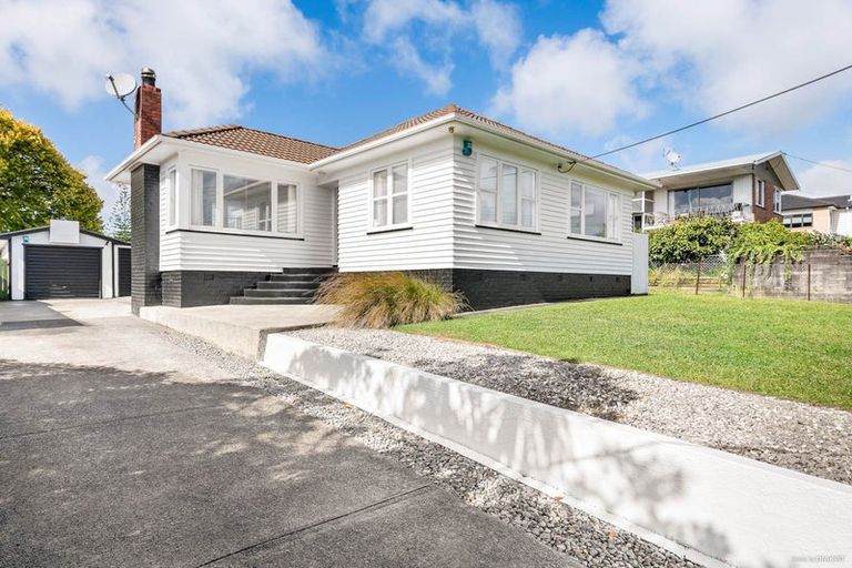 Photo of property in 11 Mcleod Road, Henderson, Auckland, 0612