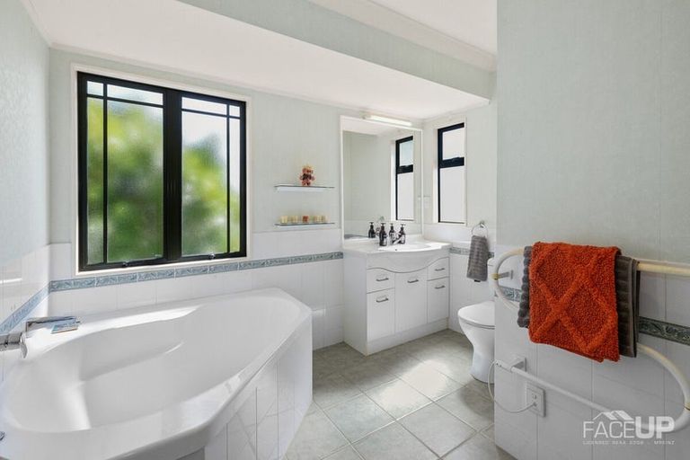 Photo of property in 57 Wiseley Road, West Harbour, Auckland, 0618