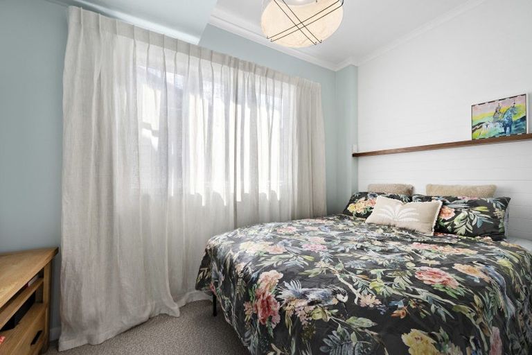 Photo of property in 6 Kowhai Street, Eastbourne, Lower Hutt, 5013