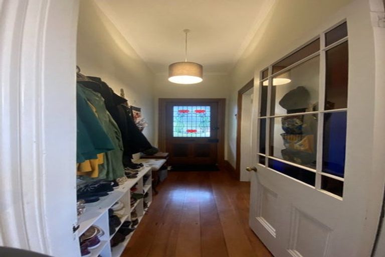 Photo of property in 1 Maungaraki Road, Korokoro, Lower Hutt, 5012