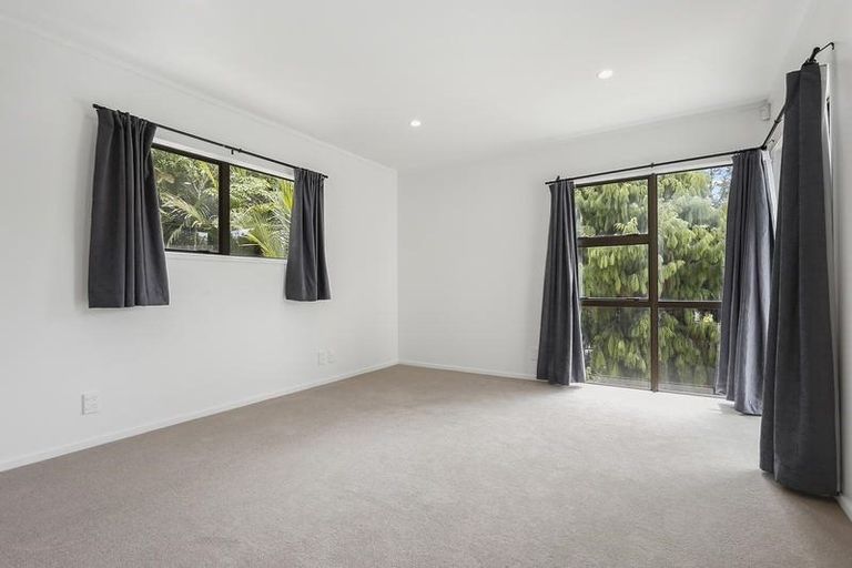 Photo of property in 406 Scenic Drive, Waiatarua, Auckland, 0612