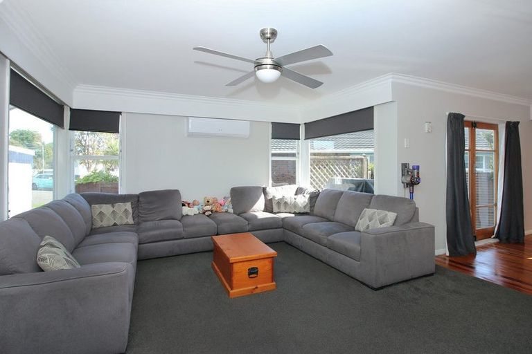 Photo of property in 14 Viscount Place, West End, Palmerston North, 4412