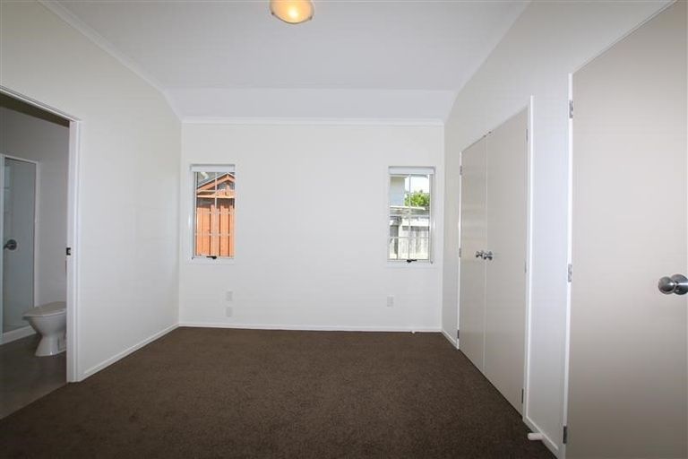 Photo of property in 6 Mulvaney Crescent, Henderson, Auckland, 0612