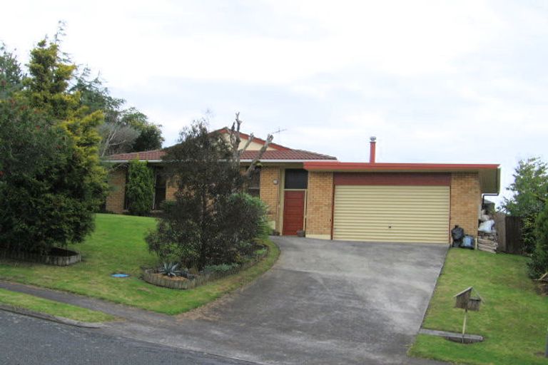 Photo of property in 4 Lastel Place, Shelly Park, Auckland, 2014