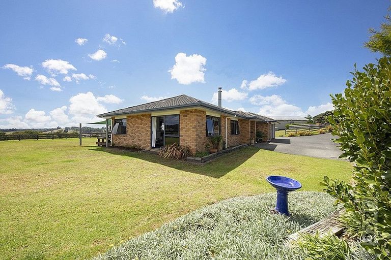 Photo of property in 118 Cottle Road, Taupaki, Henderson, 0782