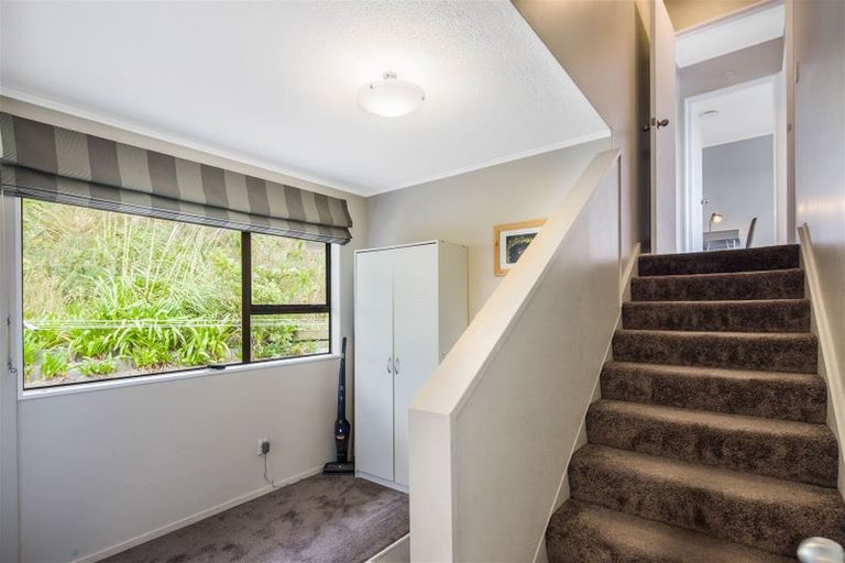 Photo of property in 140 Mark Avenue, Grenada Village, Wellington, 6037