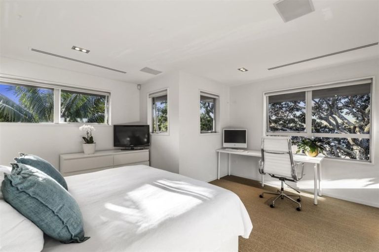 Photo of property in 25 Huntly Road, Campbells Bay, Auckland, 0630