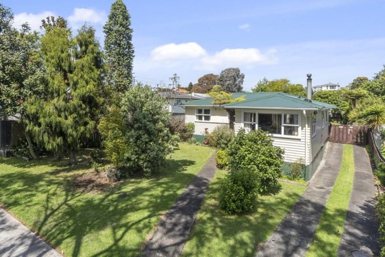 Photo of property in 4 Bayside Avenue, Te Atatu Peninsula, Auckland, 0610