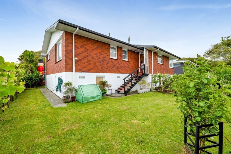 Photo of property in 19 Dives Avenue, Hawera, 4610