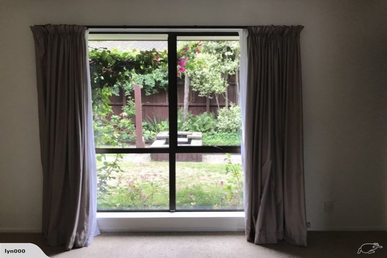 Photo of property in 20 Taupata Street, Redcliffs, Christchurch, 8081