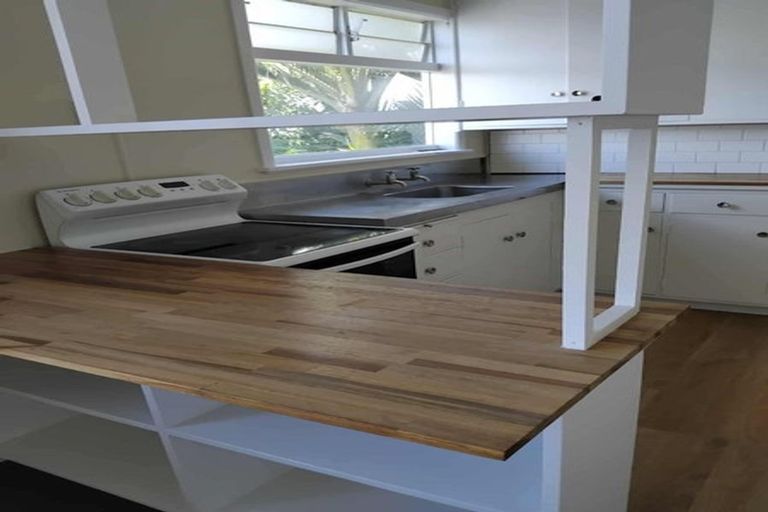 Photo of property in 5 Harbour Street, Moturoa, New Plymouth, 4310