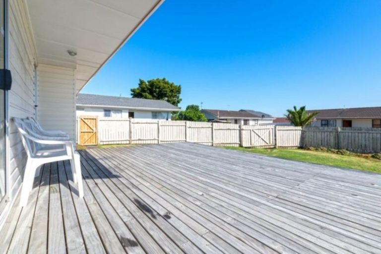 Photo of property in 1/15 Frobisher Way, Clendon Park, Auckland, 2103