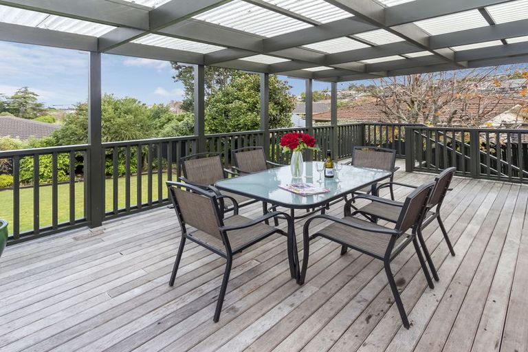 Photo of property in 6 Channing Crescent, Botany Downs, Auckland, 2010