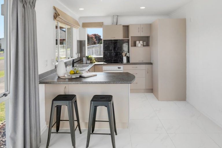 Photo of property in 18 Boston Parade, Kelvin Grove, Palmerston North, 4414