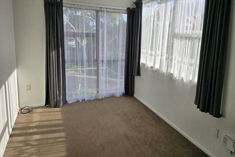 Photo of property in 39 Kirrie Avenue, Te Atatu South, Auckland, 0610