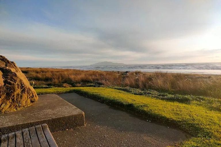 Photo of property in 6 Kapiti Lane, Otaki Beach, Otaki, 5512