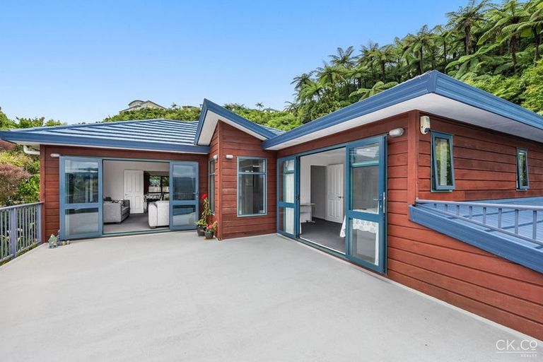 Photo of property in 9 Fernridge Way, Tirohanga, Lower Hutt, 5010