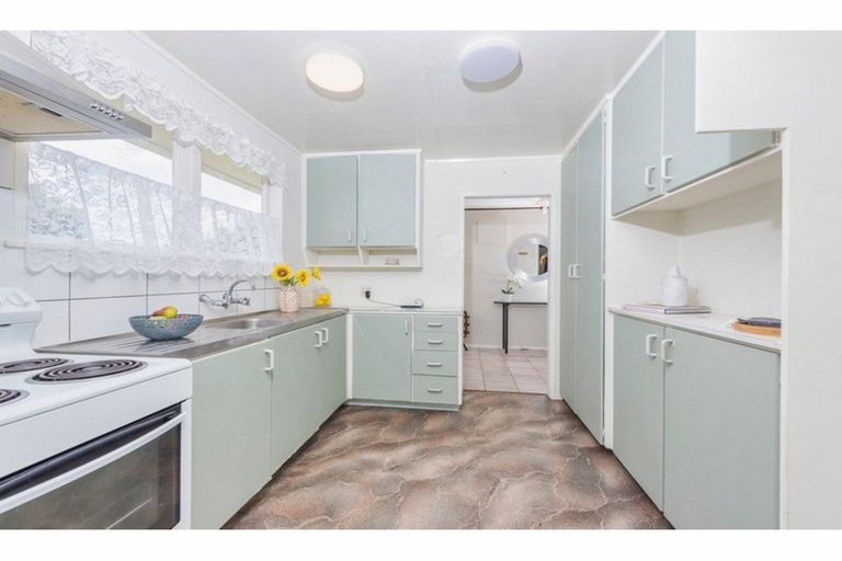 Photo of property in 63 Oreil Avenue, West Harbour, Auckland, 0618