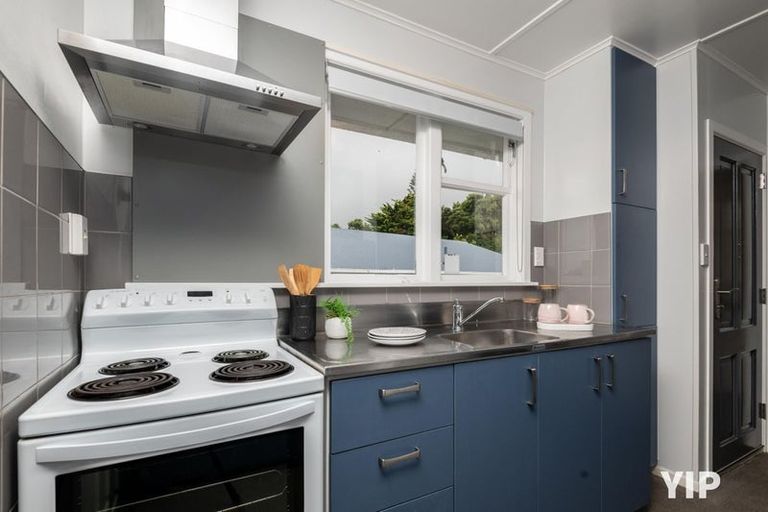 Photo of property in 48 Kenmore Street, Newlands, Wellington, 6037