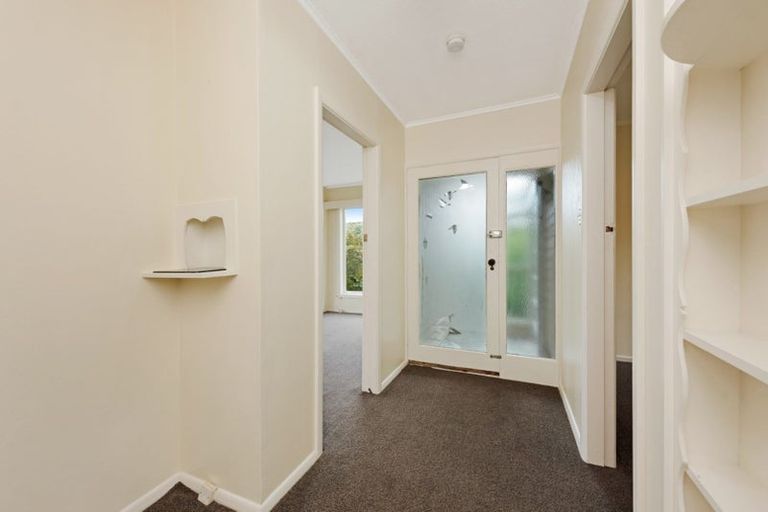 Photo of property in 46 Miles Crescent, Newlands, Wellington, 6037