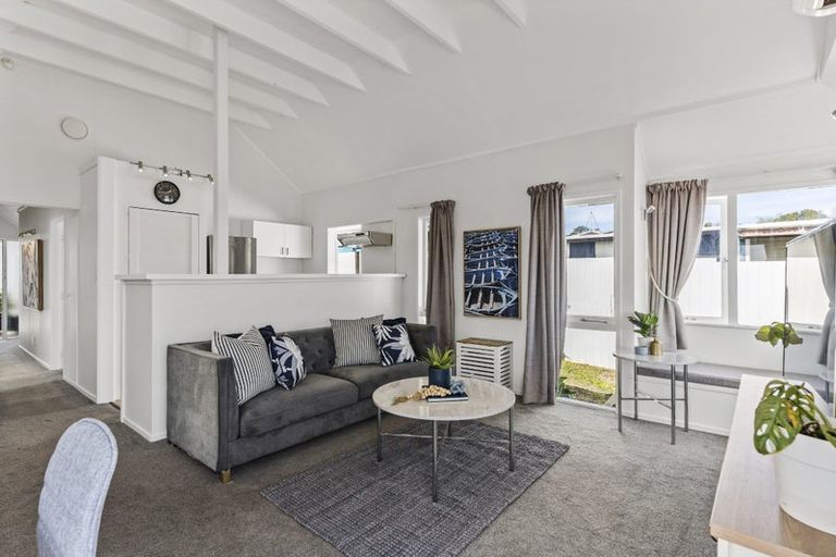 Photo of property in 2/120a Birkdale Road, Birkdale, Auckland, 0626