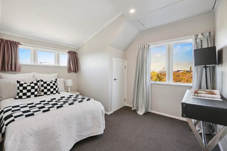 Photo of property in 19 Beach Road, Mellons Bay, Auckland, 2014