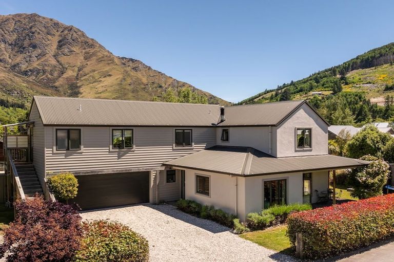Photo of property in 20 Amber Close, Arthurs Point, Queenstown, 9371