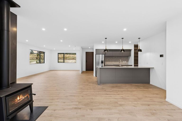 Photo of property in 6 Lake Mckay Drive, Luggate, 9382