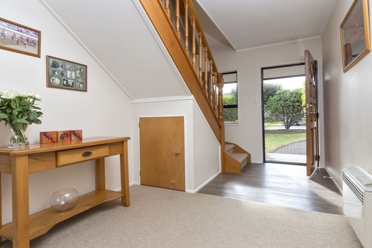 Photo of property in 6 Channing Crescent, Botany Downs, Auckland, 2010