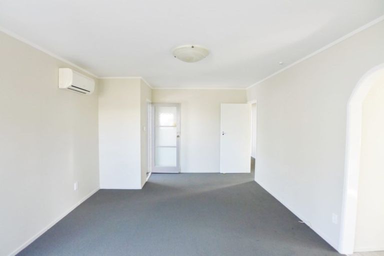 Photo of property in 37 Cheval Drive, Totara Vale, Auckland, 0629
