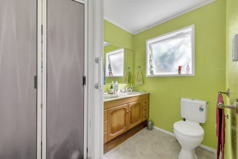 Photo of property in 3 Harford Place, Pakuranga Heights, Auckland, 2010