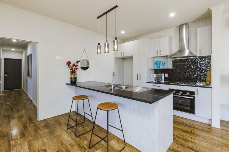 Photo of property in 6 Tapuwae Way, Mangere Bridge, Auckland, 2022