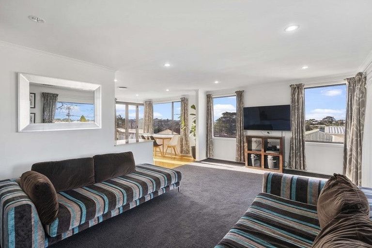 Photo of property in 264 Sunset Road, Windsor Park, Auckland, 0632