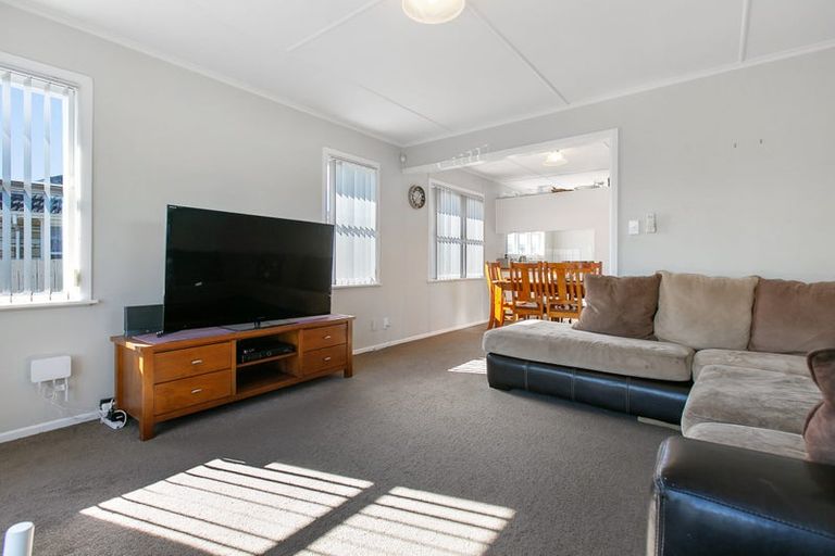 Photo of property in 14 Sandbrook Avenue, Otara, Auckland, 2023