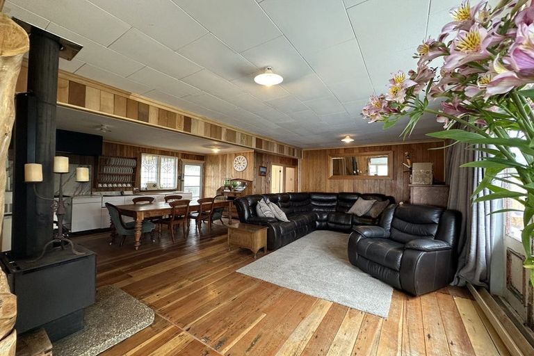 Photo of property in 8 Point Road, Mokau, 4376