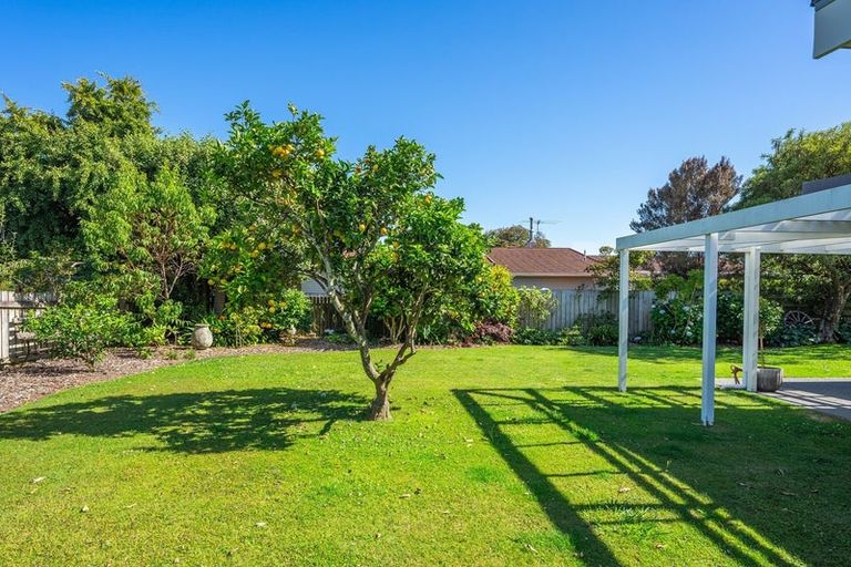 Photo of property in 16 Sunny Glen, Waikanae, 5036